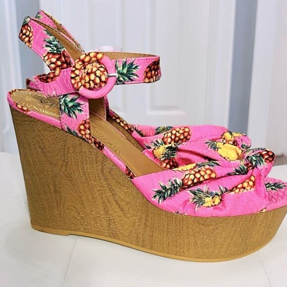 Venus Pink Barbie Core Tropical Pineapple Print Wedge Heel Platform Sandals Sz 9 - Picture 1 of 7